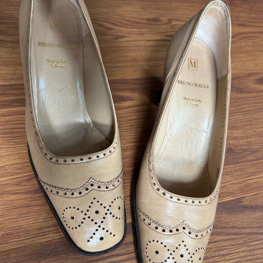 Bruno Magli Tan Heels Elegant Design